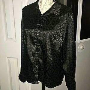 Women Button Front Leopard Longsleeve Blouse Size Large‎